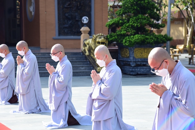 Lễ truyền giới Sa di Phương Trượng